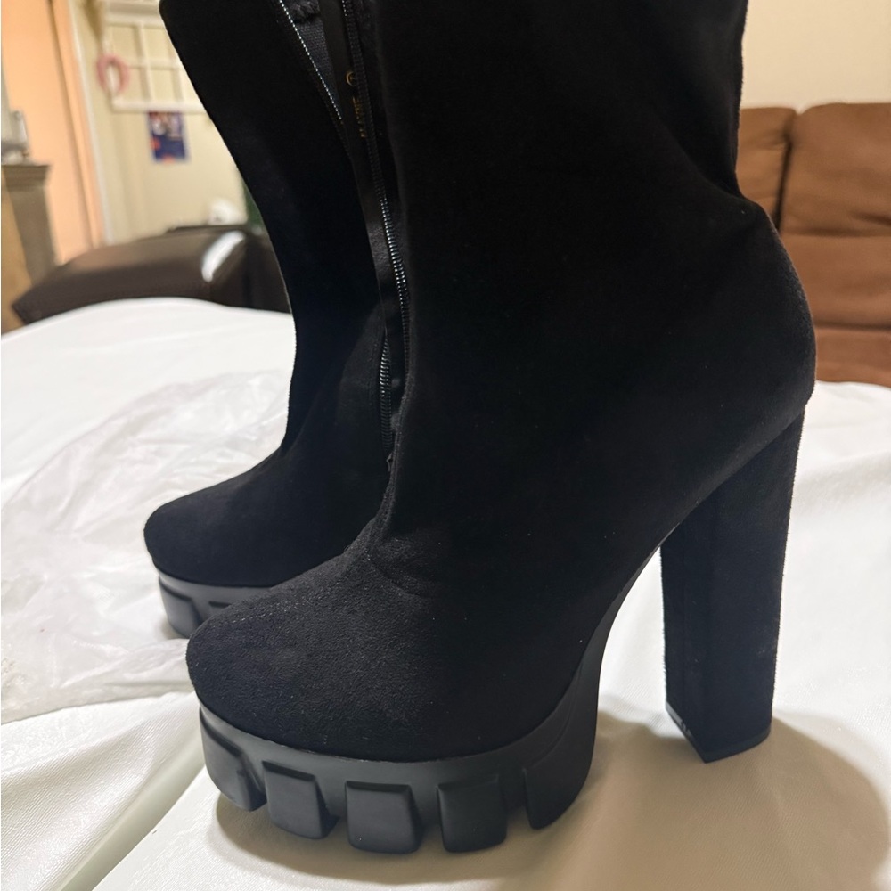 Miss Lola Black Chunky Heel Boots